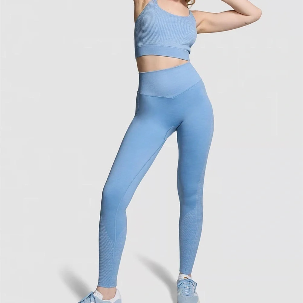 Victoria’s Secret PINK
SEAMLESS CLASSIC LEGGINGS large NEW